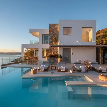 Lady Sea 6 Bedroom With Heated Pool & Private Access Vila