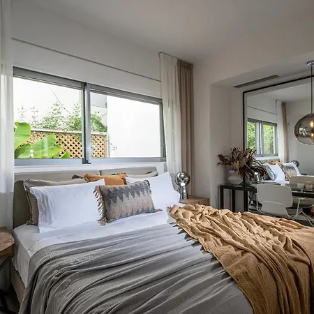 Lady Sea 6 Bedroom With Heated Pool & Private Access *